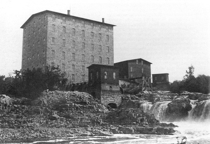 Historic black and white photo of queen bee mill at Falls Park